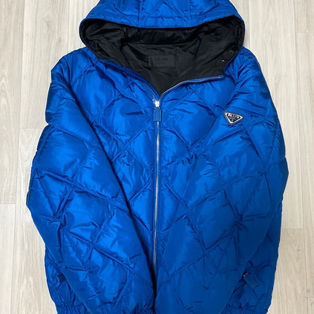 정품 프라다 다운 경량패딩