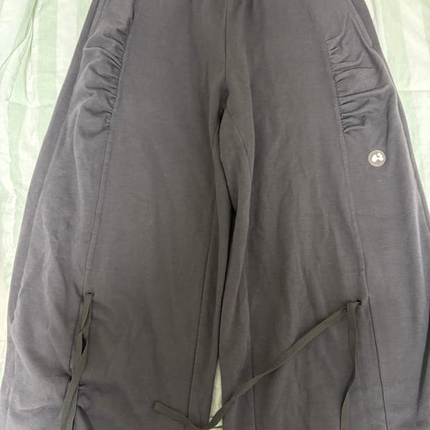 허그유어스킨 셔링 조거팬츠 차콜