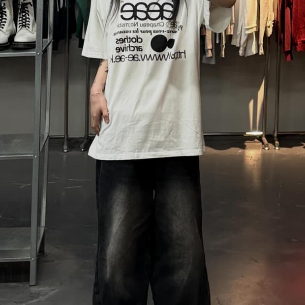 에이이에이이 웹로고 화이트 반팔 A3758