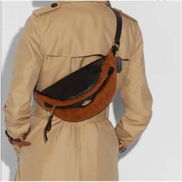 COACH 코치 시어링 벨트백