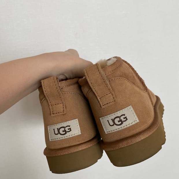 어그 클래식 울트라 미니 체스트넛