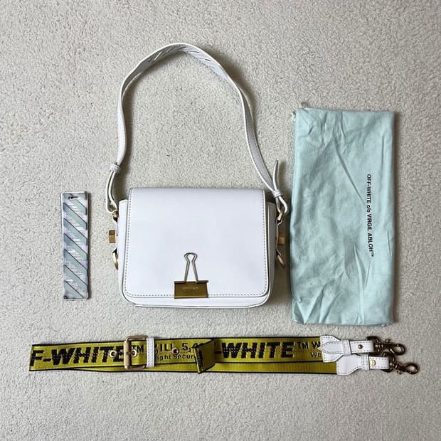 오프화이트 바인더 클립 화이트 가죽 숄더백 A1870