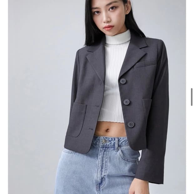 (미착용 새상품)미쏘 테일러드 3버튼 크롭자켓 그레이 90 사이즈 MIW