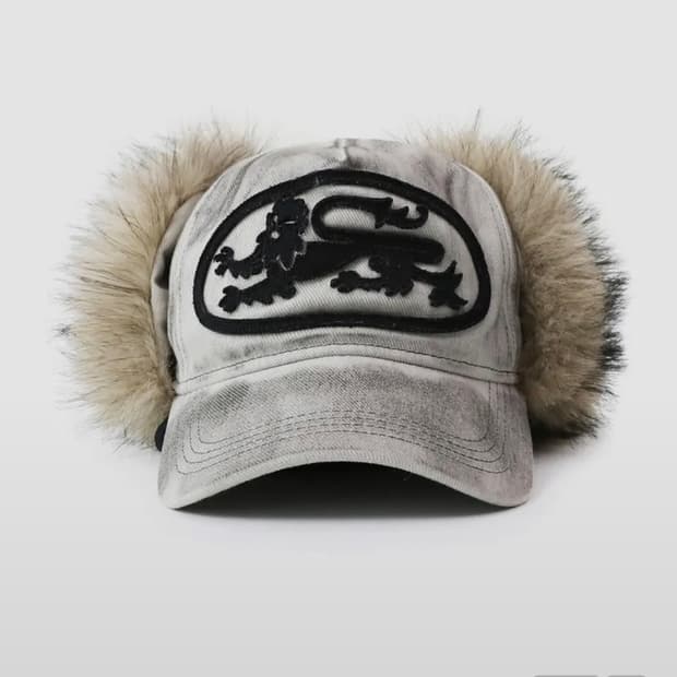 배드블러드 미스틱 트래퍼 햇 더스티 화이트