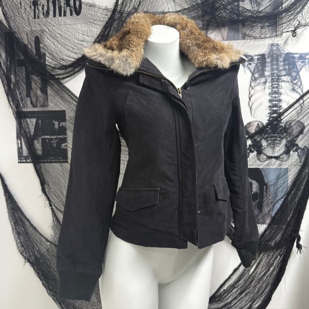 Fur collar detailed jacket