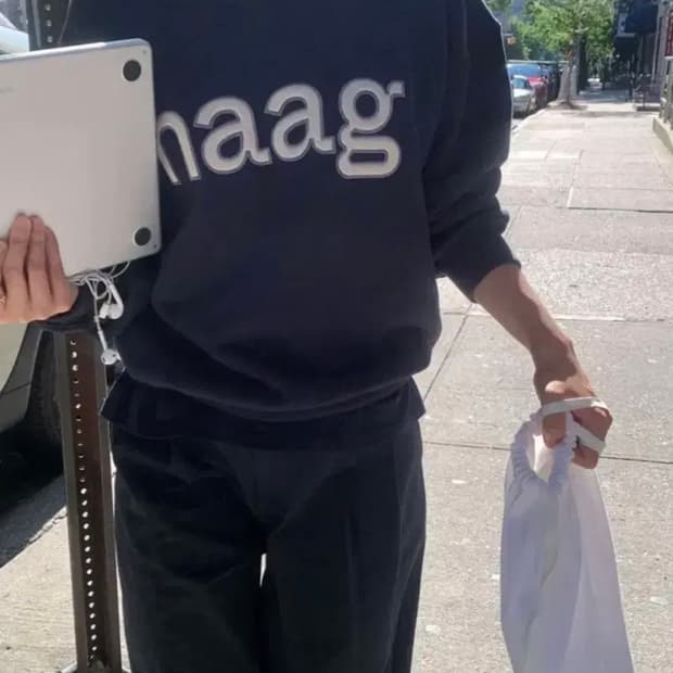 헤이그 haag a birthday sweatshirt (navy)