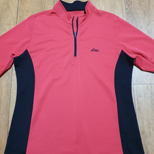 1132 아식스 아웃도어 반집업 95 사이즈입니다