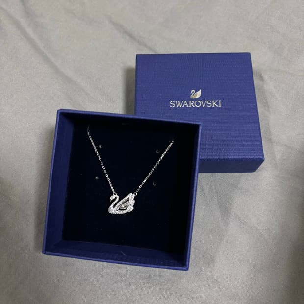 스와로브스키 댄싱스완 목걸이 화이트