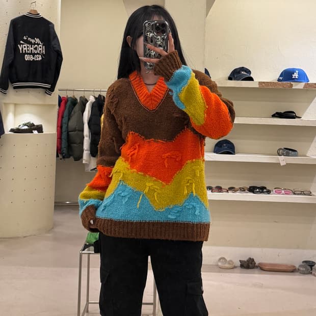 앤더슨벨 멀티 컬러블록 브이넥 니트 U1043