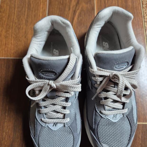 뉴발란스 2002RNM 270 프리미엄 빈티지 그레이