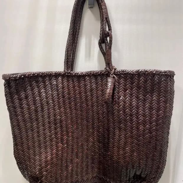 르메르 엑스트라라지 레더 도트백