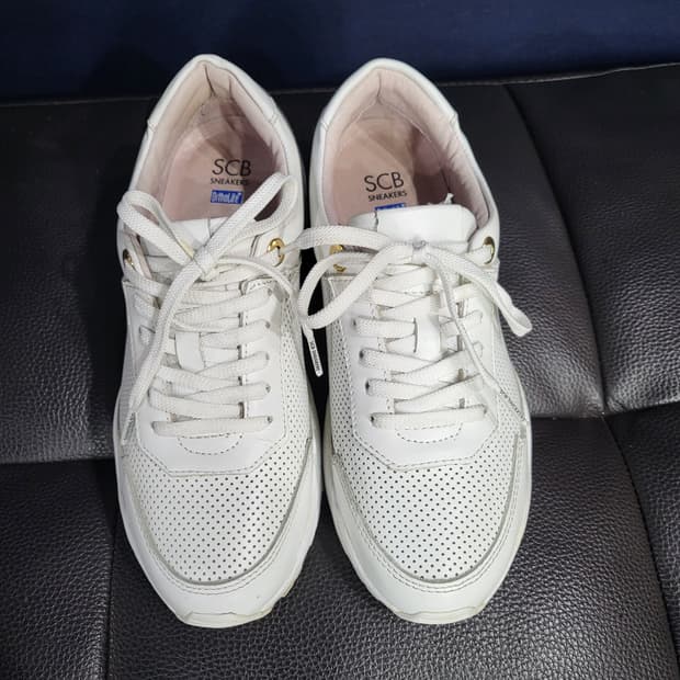 슈콤마보니 실버 스니커즈