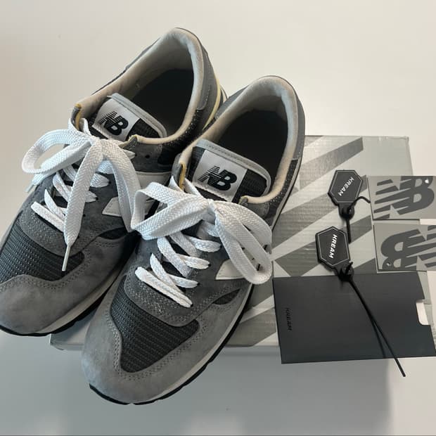 뉴발란스990v1 USA 그레이화이트 270사이즈