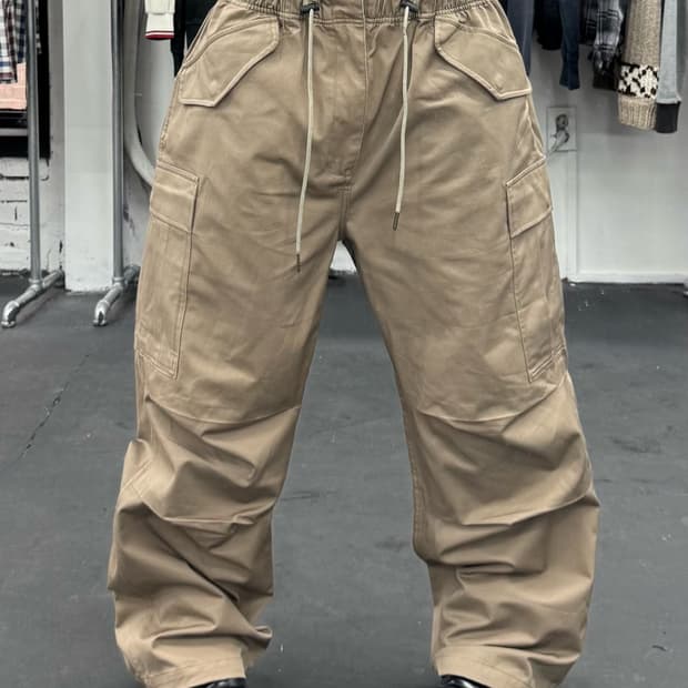 아웃스탠딩 베이지 카고팬츠
