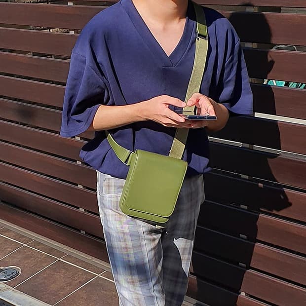 급처 COS 코스 카키 레더 소가죽  크로스백  