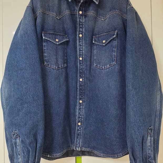 새상품급 실착1회 프라다 데님 셔츠 자켓 XL 100-105사이즈 오버핏