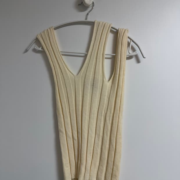 베이스레인지 니트슬리브리스