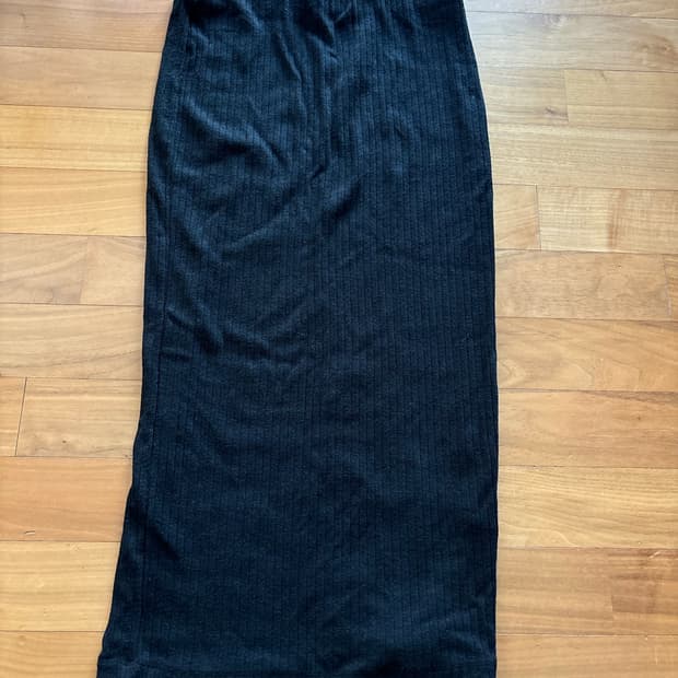 자라 블랙미디스커트