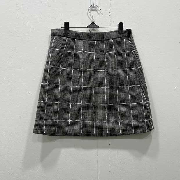 새상품급)) 미우미우 큐빅체크 울 스커트 40사이즈 (66추천)