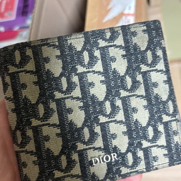 디올 반지갑