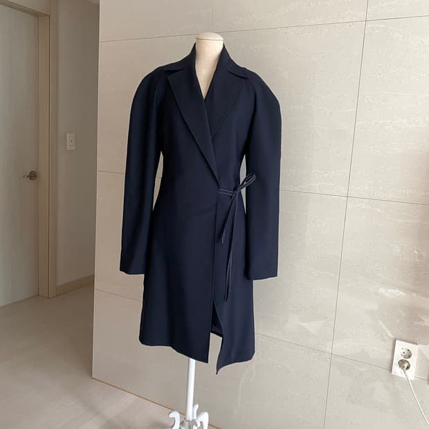 JAQUEMUS   자크뮈스  울 랩 코트    36 사이즈