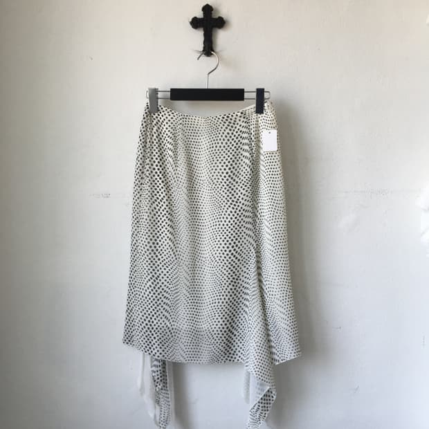 Dot pattern unbalanced drop point skirt