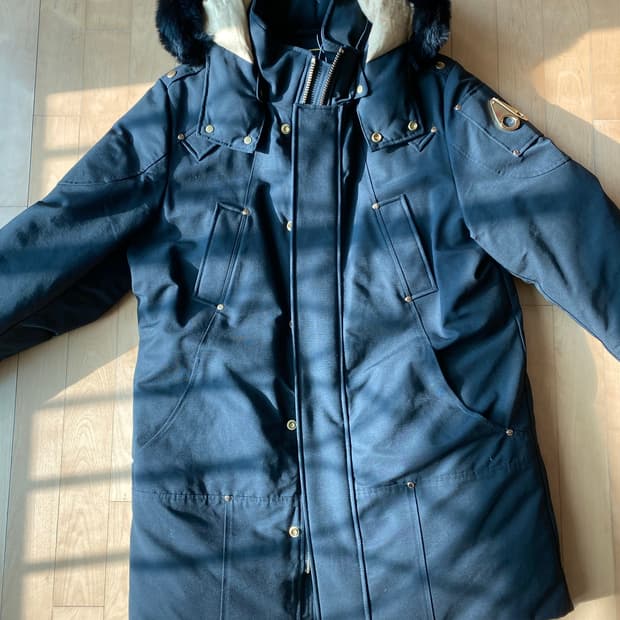 무스너클 22FW 스틸링 금장 패딩 100