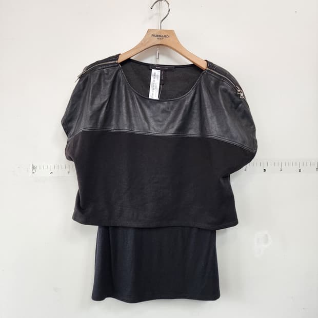 BCBG 가죽 배색 블랙 티셔츠