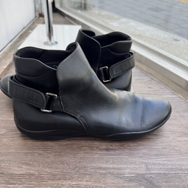 프라다 스포츠 스트랩 레더 앵클 부츠