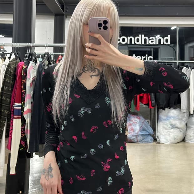 히스테릭 글래머 스컬 프린트 레이스 슬리브