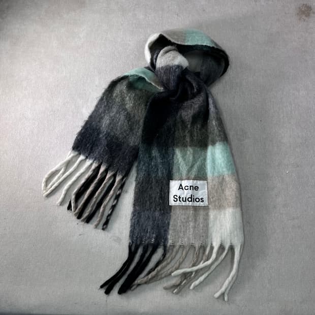 아크네스듀디오 모헤어 그린 머플러