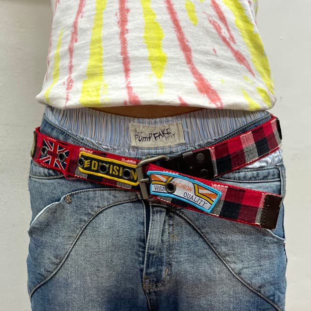 Rough Multi-Wappen Red Check Belt