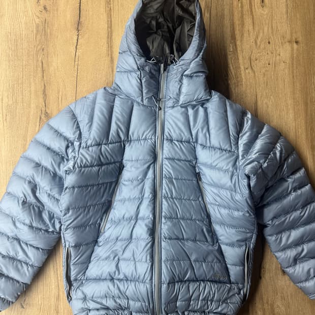 [M]데상트 x 자운드 얼터레인 다운 자켓 스톰 블루