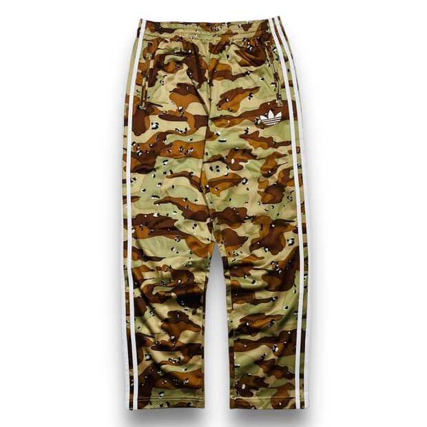 아디다스 올리브 카모플라쥬 패턴 트랙팬츠