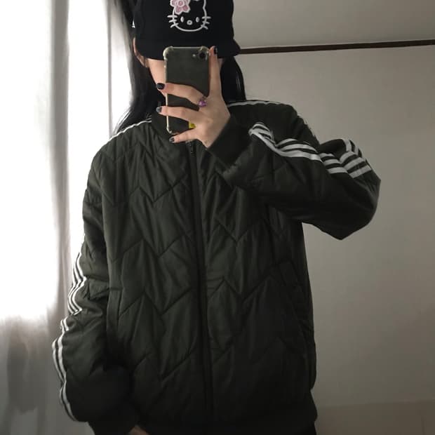 아디다스 카키 삼선 누빔패딩