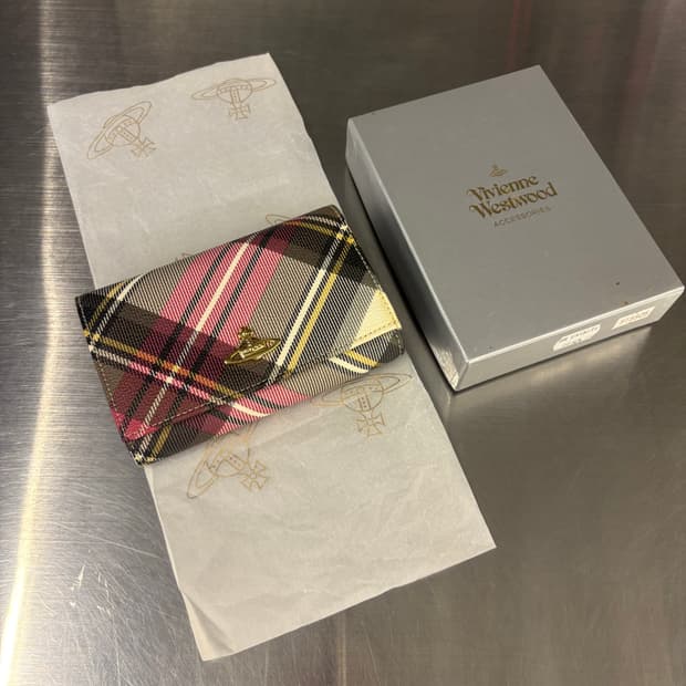 비비안웨스트우드 티탄체크 지갑