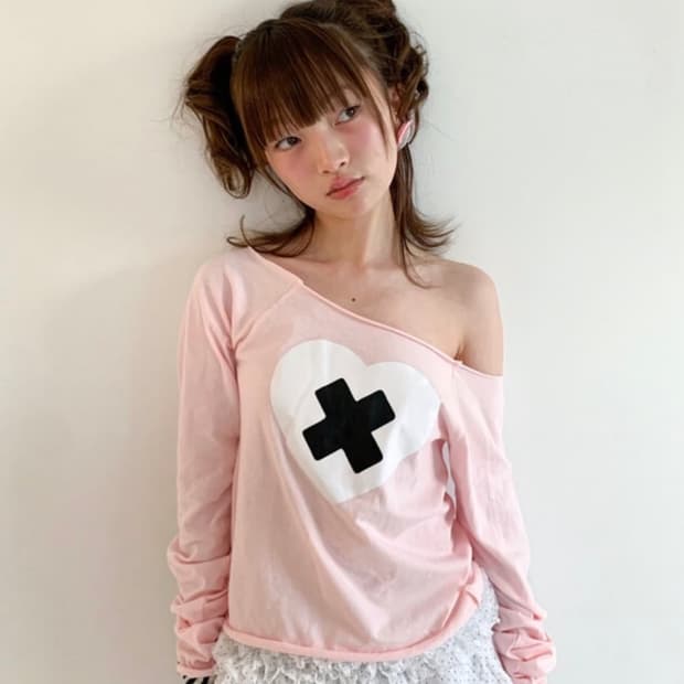 샵페어리 cross heart cut off t-shirt