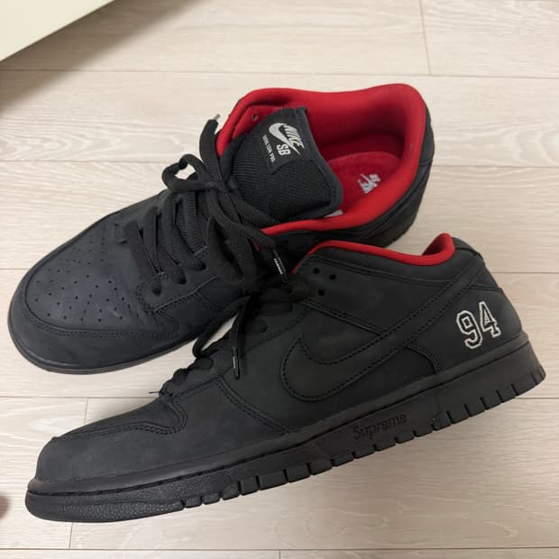 나이키 SB 덩크 로우 Supreme 블랙