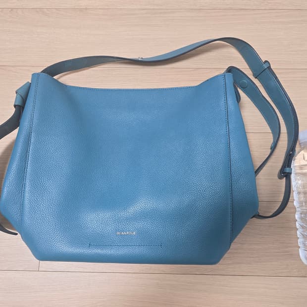 빈폴 소가죽 숄더백