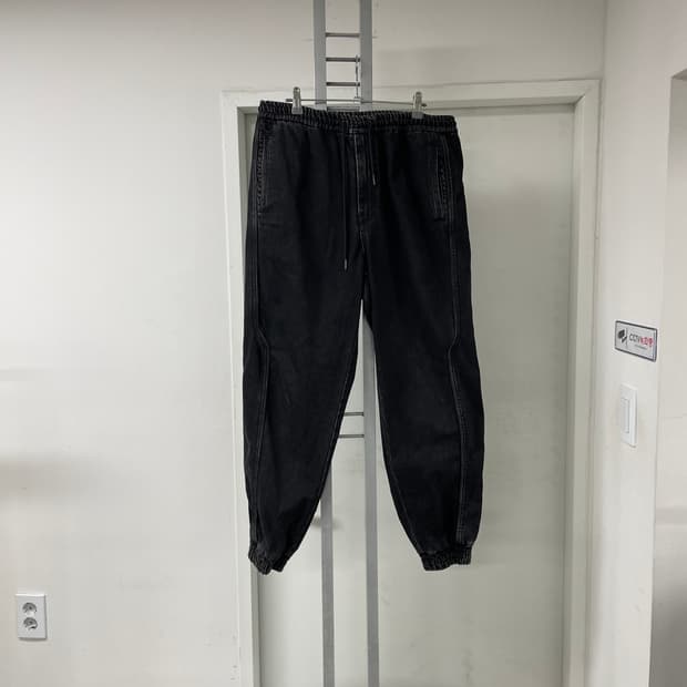 2021 준지 흑청 데님 조거 팬츠 50
