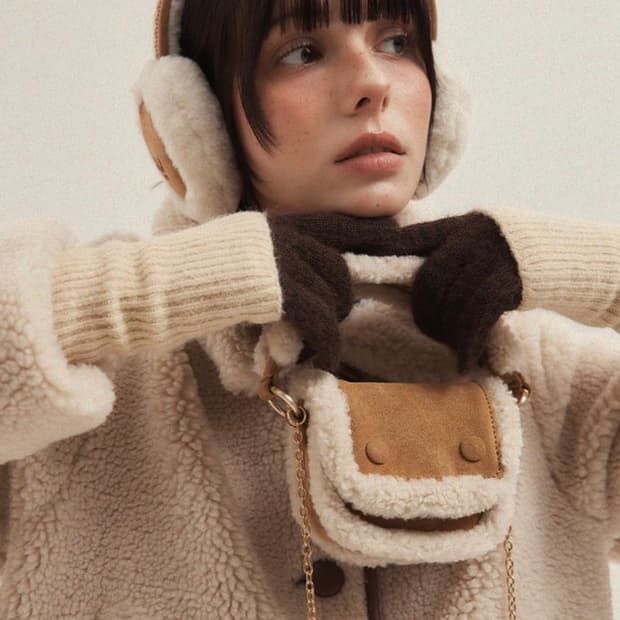 오찌 이어머프 + 시어링 마이크로 미니백 카멜 새상품