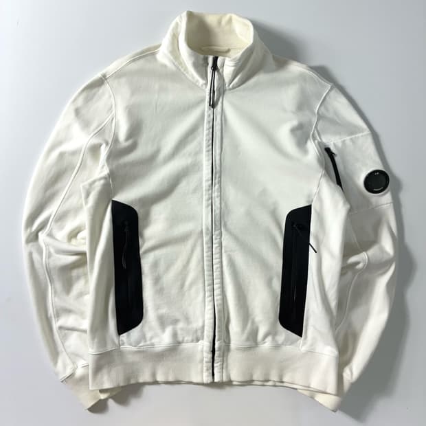 CP company  씨피컴퍼니 렌즈와펜 코튼 화이트 집업 
