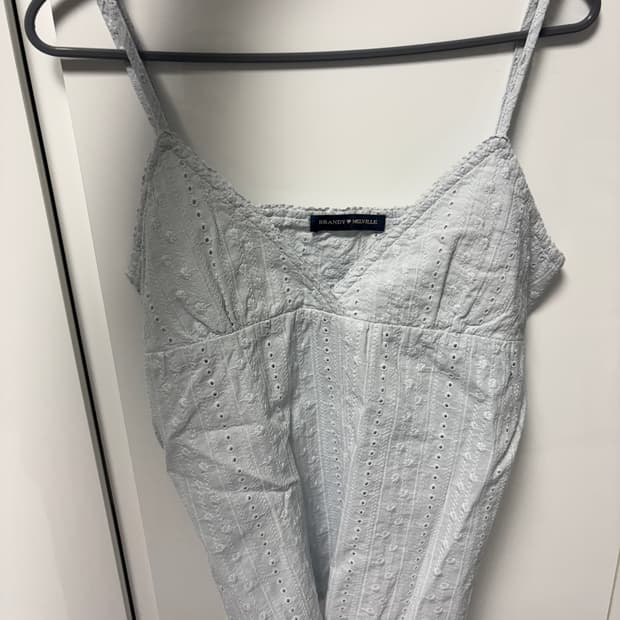 브랜디 멜빌 아일렛 펀칭 민소매 블라우스 슬리브리스 (새상품)