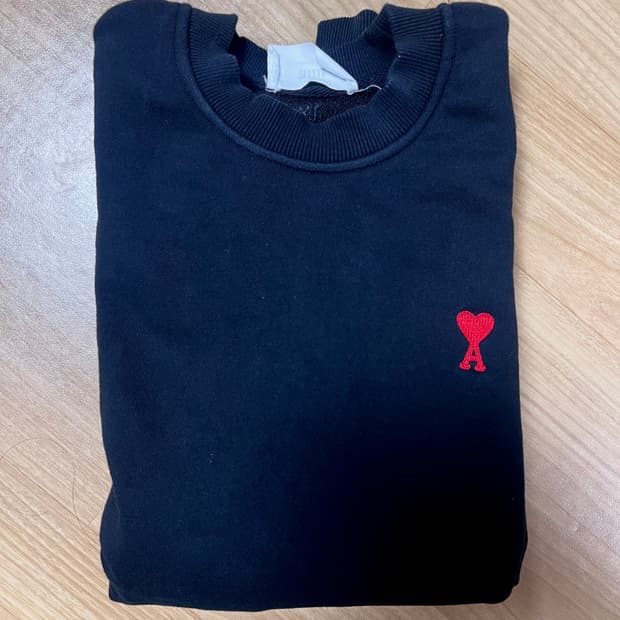 아미 블랙 맨투맨