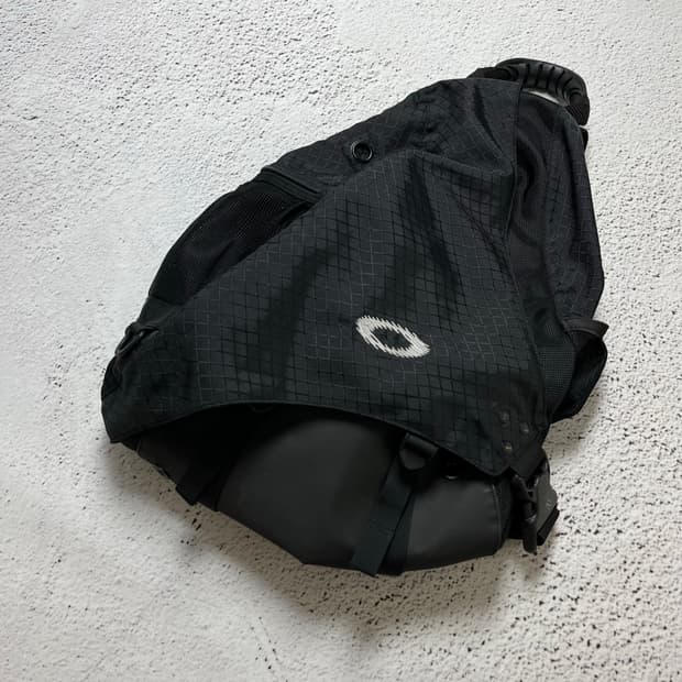00s Oakley Software Sandbag Sling Pack