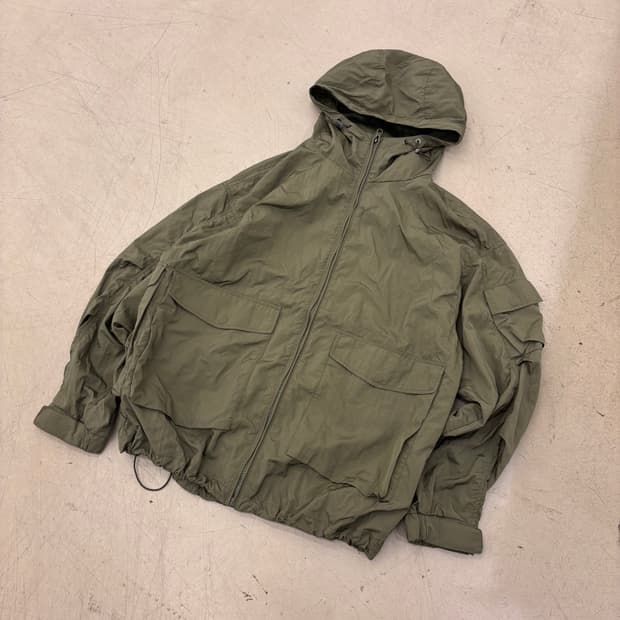 에디바우어 카키 마운틴 바람막이