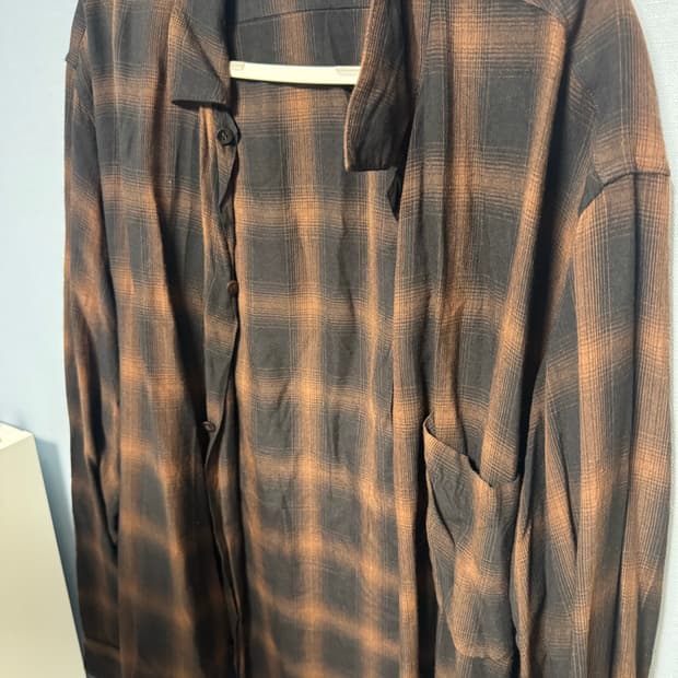 3) COMOLI 레이온 셔츠