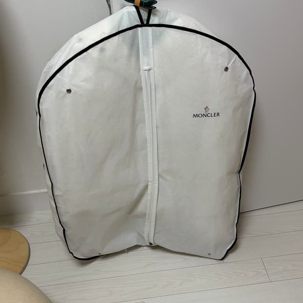 몽클레어 Daos쇼트 다운 패딩