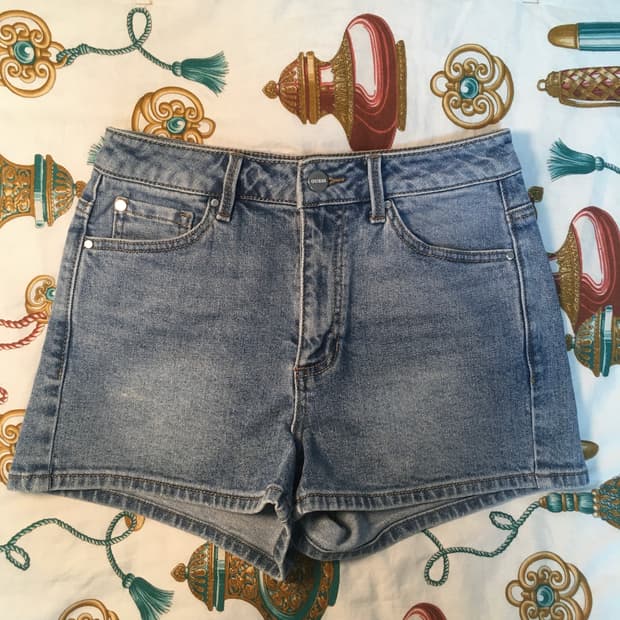 GUESS 반바지