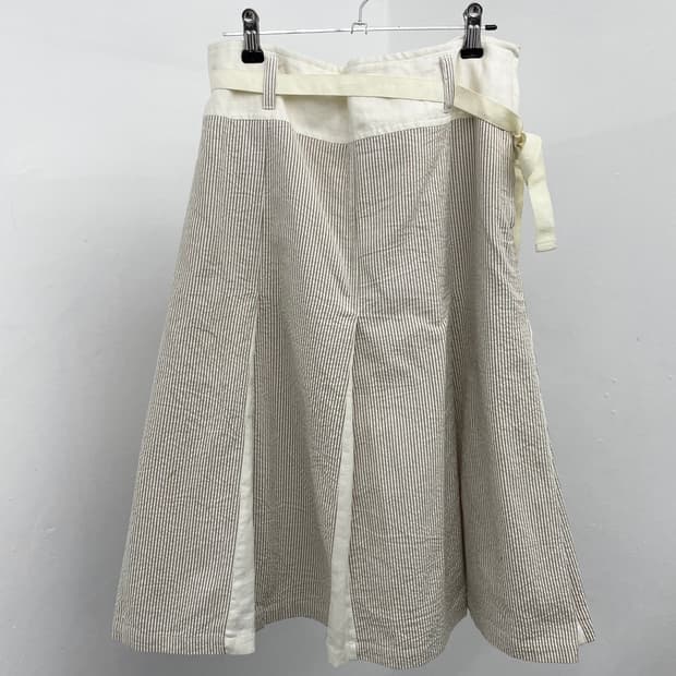 스트라이프 스트랩 플리츠 스커트